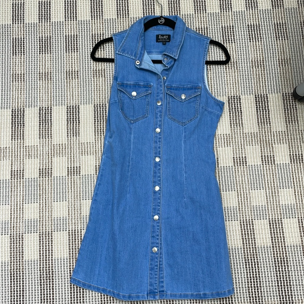 Jean dress with front buttons and pockets